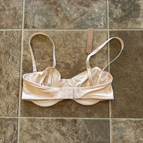 Skims Smoothing Intimates Unlined Strapless Bra Sand Size 34C - Picture 5 of 9